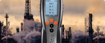 Revisando funcionamiento de maquinaria con analizador de gas recien calibrado.